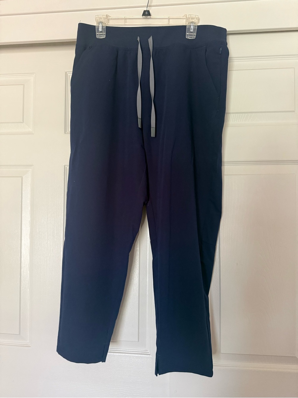 Figs Women’s Alva High Waisted Tapered Scrub Pants - Picture 1 of 3